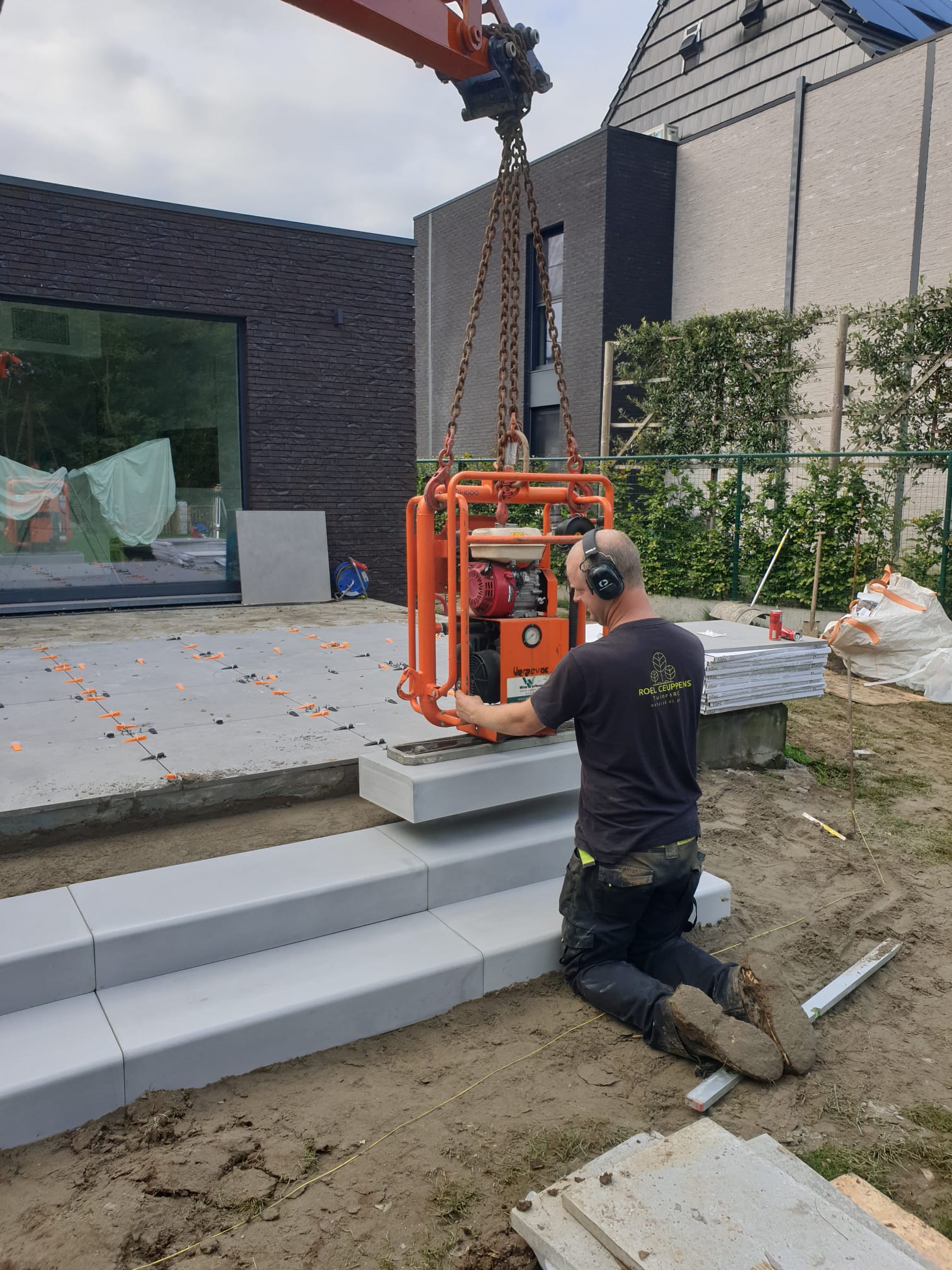 steentapijt terras buiten laten plaatsen door Tuinen Ceuppens